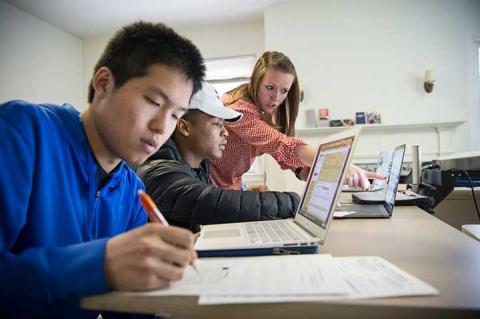 unh students in class