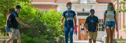 unh students wearing masks on campus fall 2020