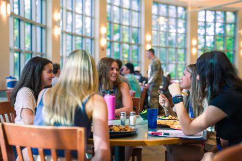 UNH students eating in Holloway Commons