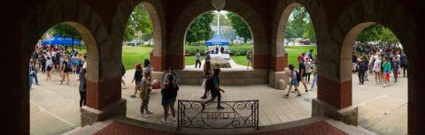 UNH students on UDay