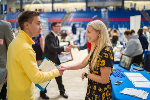 UNH students at internship fair