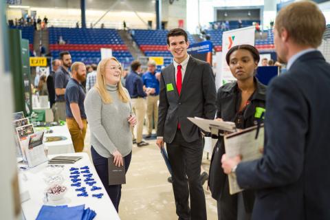 UNH students at internship fair