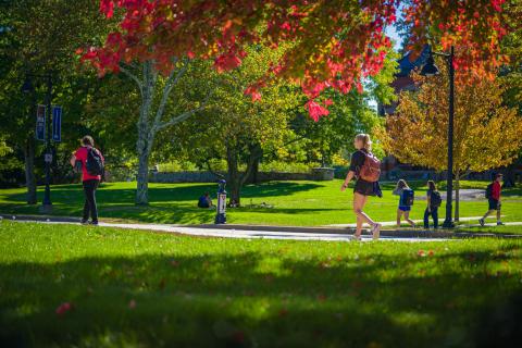 UNH students walking on campus