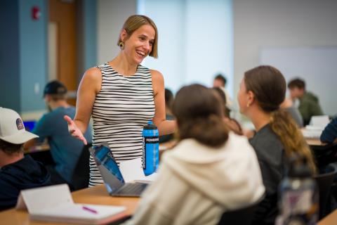 UNH senior lecturer in philosophy Nina Windgaetter working with students in classroom