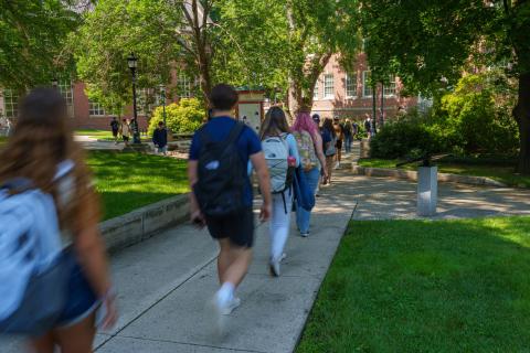 UNH students walking in Murkland Courtyard