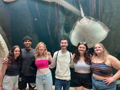 UNH students at aquarium