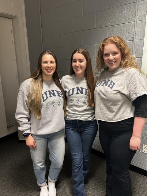 UNH students in ASL Club