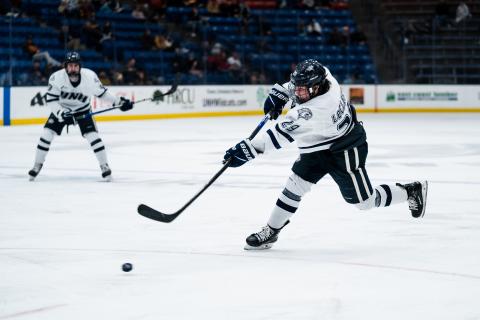 UNH hockey game