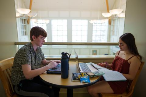 UNH students studying in Dimond Library 
