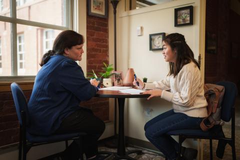 UNH student in advising session