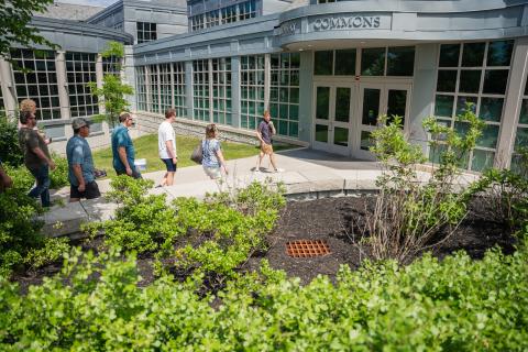 UNH student-led tour of campus