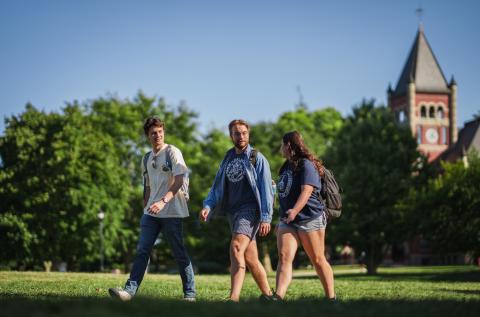 UNH students walking on campus