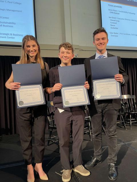 UNH students with certificates