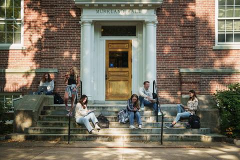 UNH students on campus