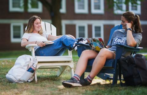 UNH students studying outside on campus