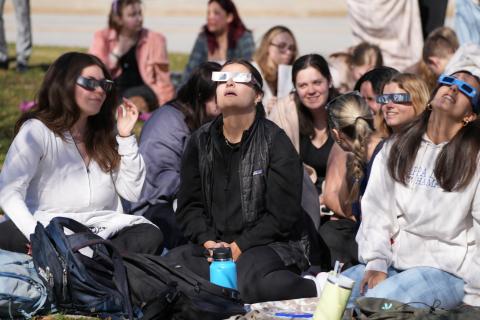 UNH students watching the solar eclipse 